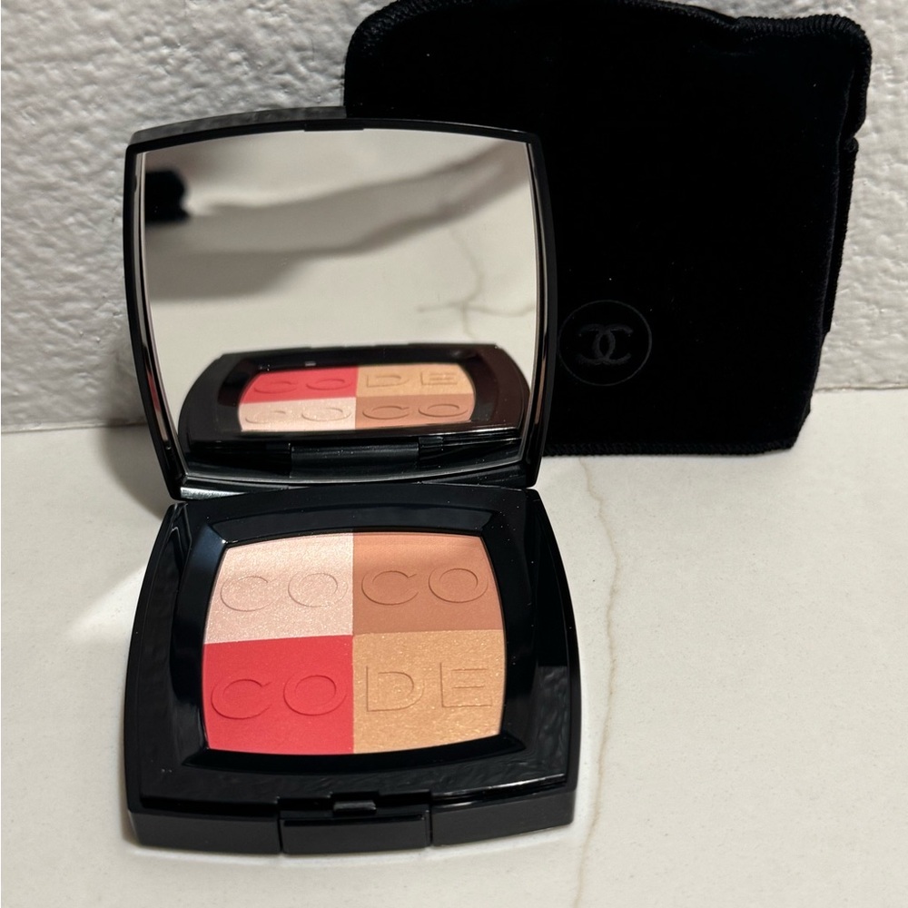 CHANEL Powder Blush Harmony in Black